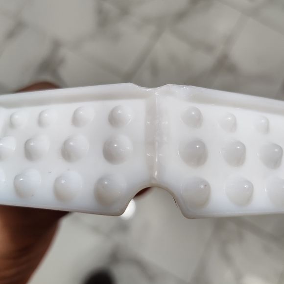 Vintage milk glass ashtray - Picture 2 of 4